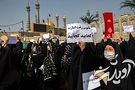 تجمع خودجوش زنان افغانستانی در میدان آستانه قم